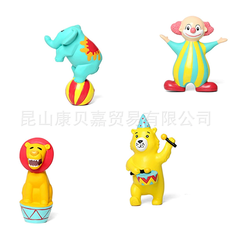 Игрушка для собак Q-Monster Circus Circus Fish Triangle Top из латекса с вокальными изображениями маленьких щенков собак.