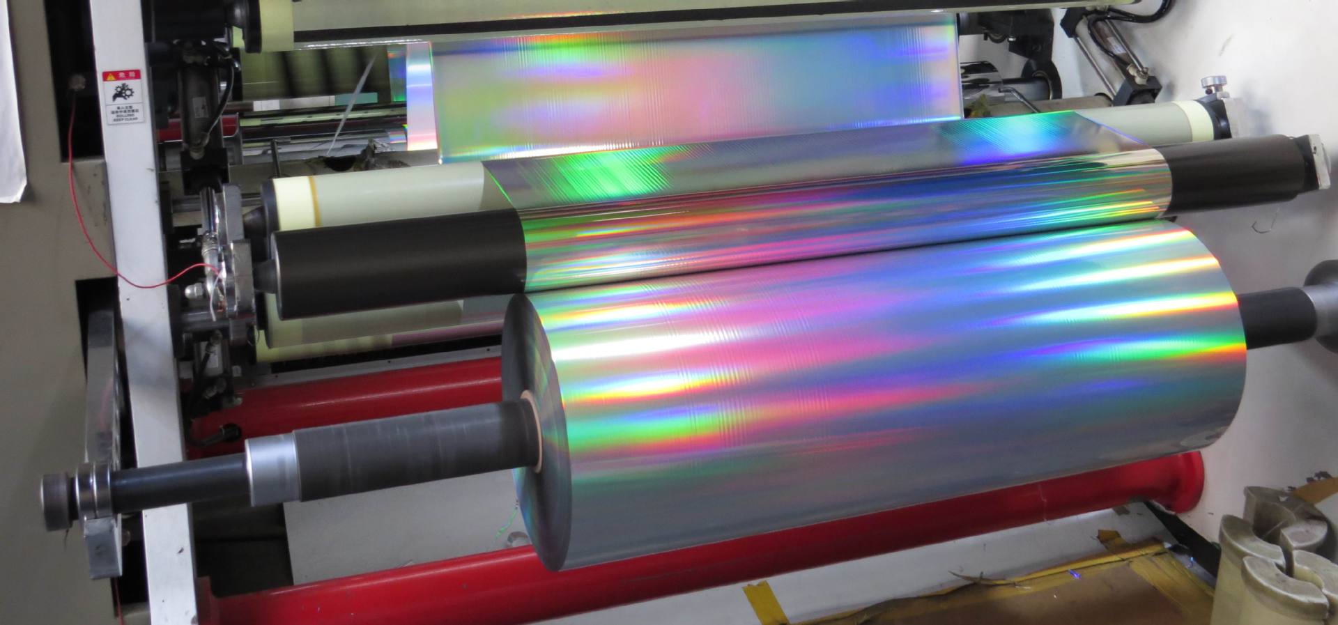 厂家供应镭射膜 镀铝膜 素面  光柱  量大从优