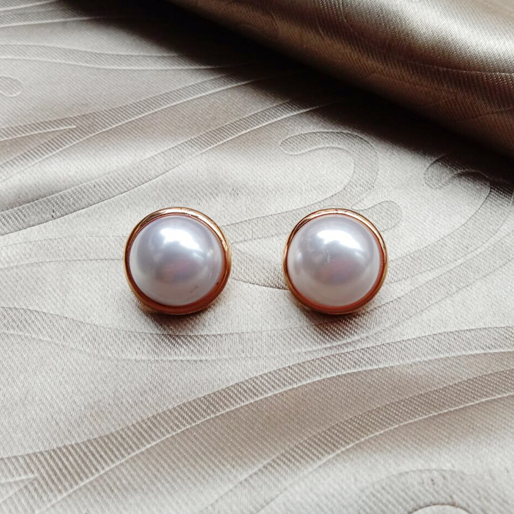 universal geometric earrings from pearl