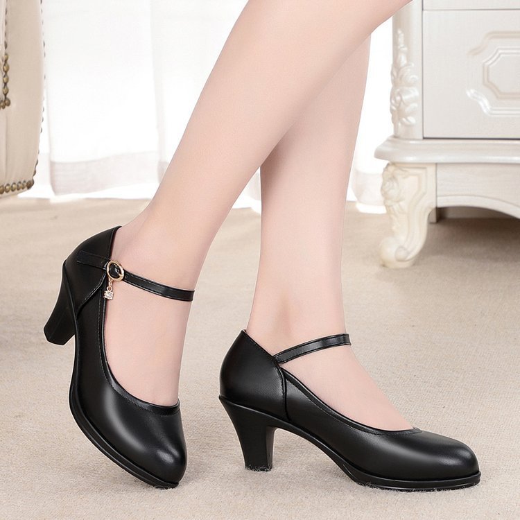 Spring new Mary Jane single shoes women's 2019 new shallow mouth thick heel middle heel buckle water diamond large women's shoes