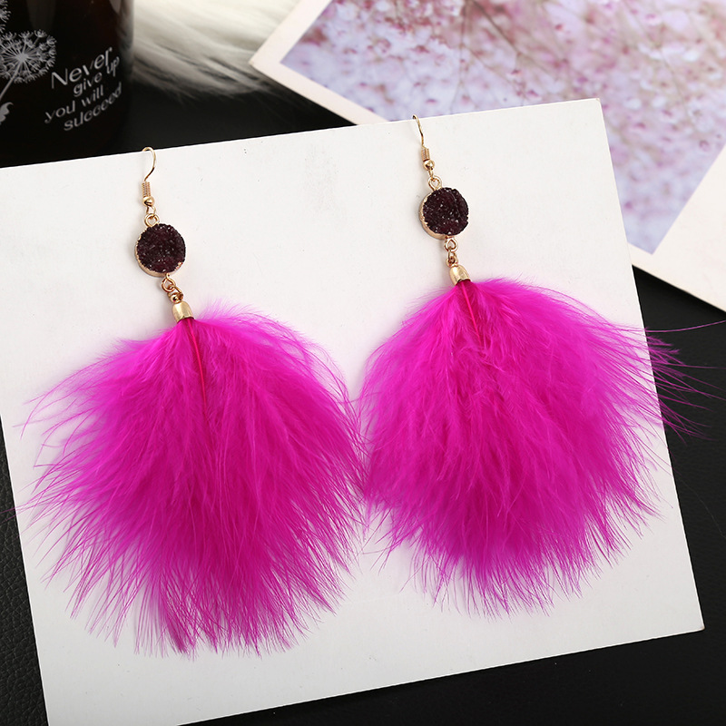 1 Pair Elegant Lady Solid Color Feather Drop Earrings display picture 1