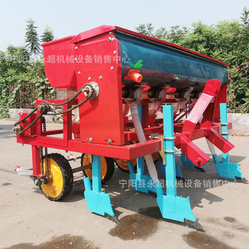 供应拖拉机带花生播种机河南种肥同施可定制四轮车带花生播种机