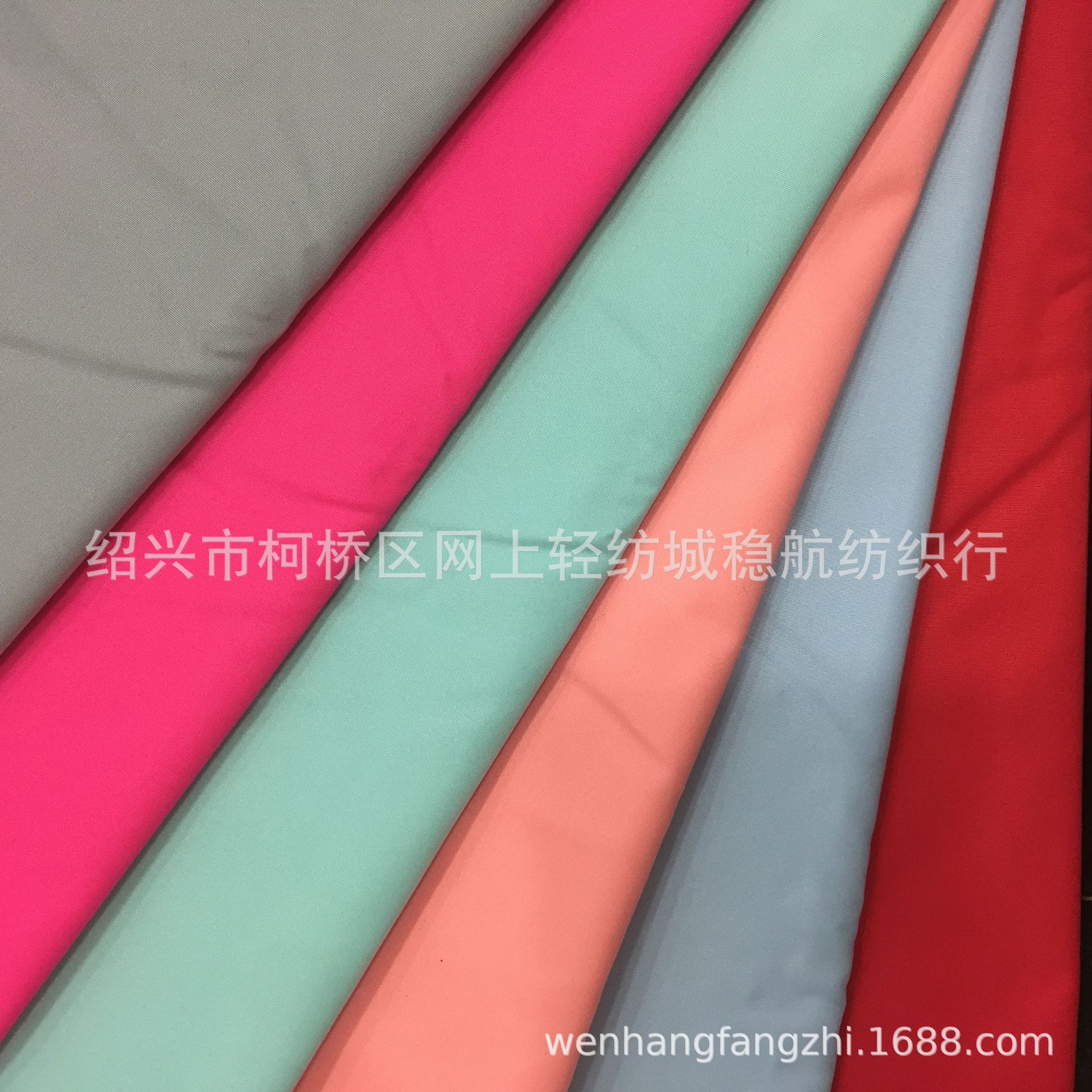 现货羽绒服风衣棉衣外套服装布料 75D涂层防水圆孔亮光记忆面料