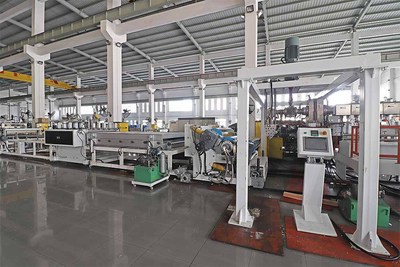 生产单色或多色塑胶仿腾挤出设备