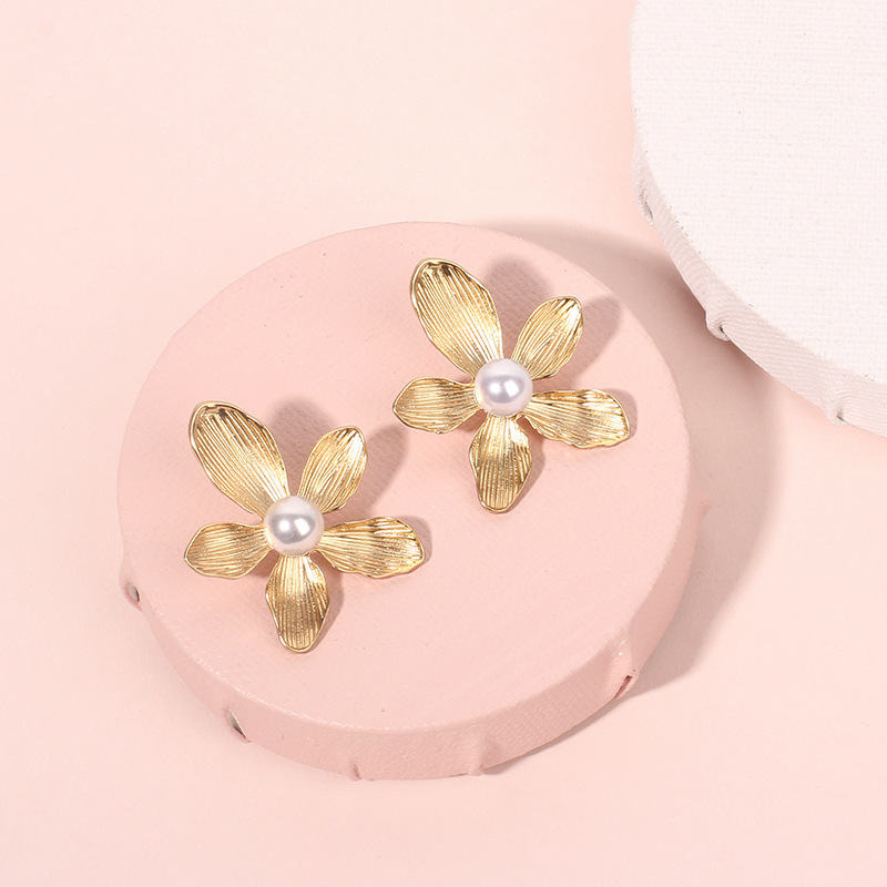 20g Weight Earrings Classification Wedding, Travel Occasion Women'S Gender Gold, Silver Color Fashion Flower Pearl Alloy Earrings 4