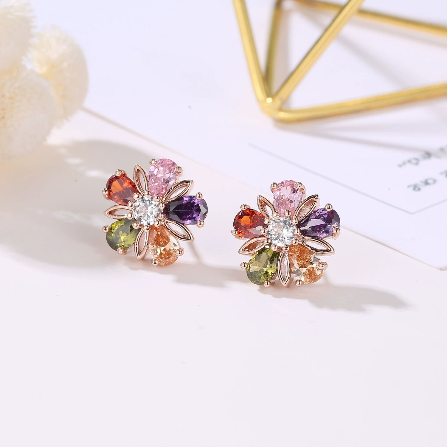 Серьги, медная вставка с камнем, цирконий, стиль легкой роскоши