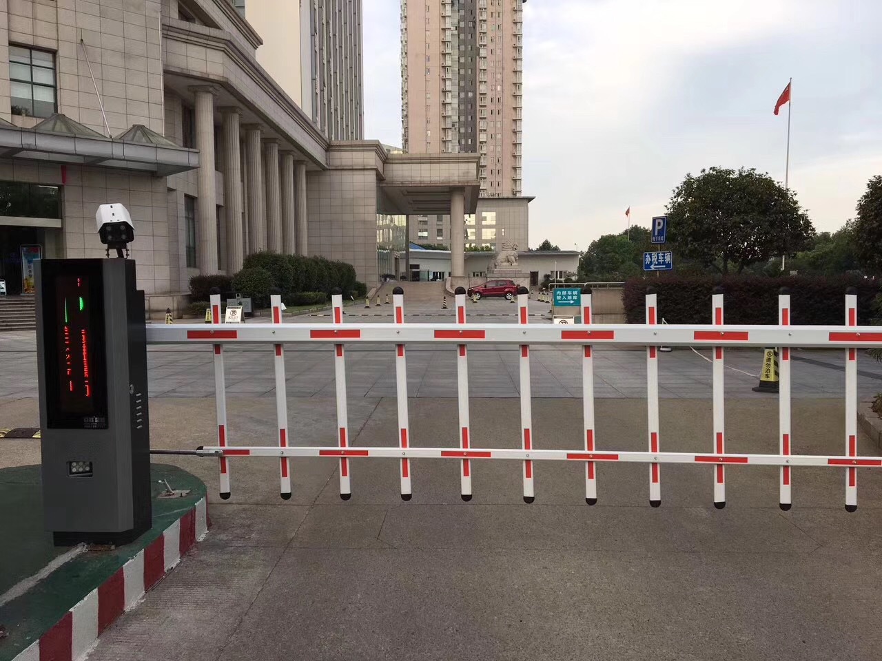 停车场直杆道闸 南京百胜智能道闸 出入口门禁自动起落杆挡车系统-阿里巴巴