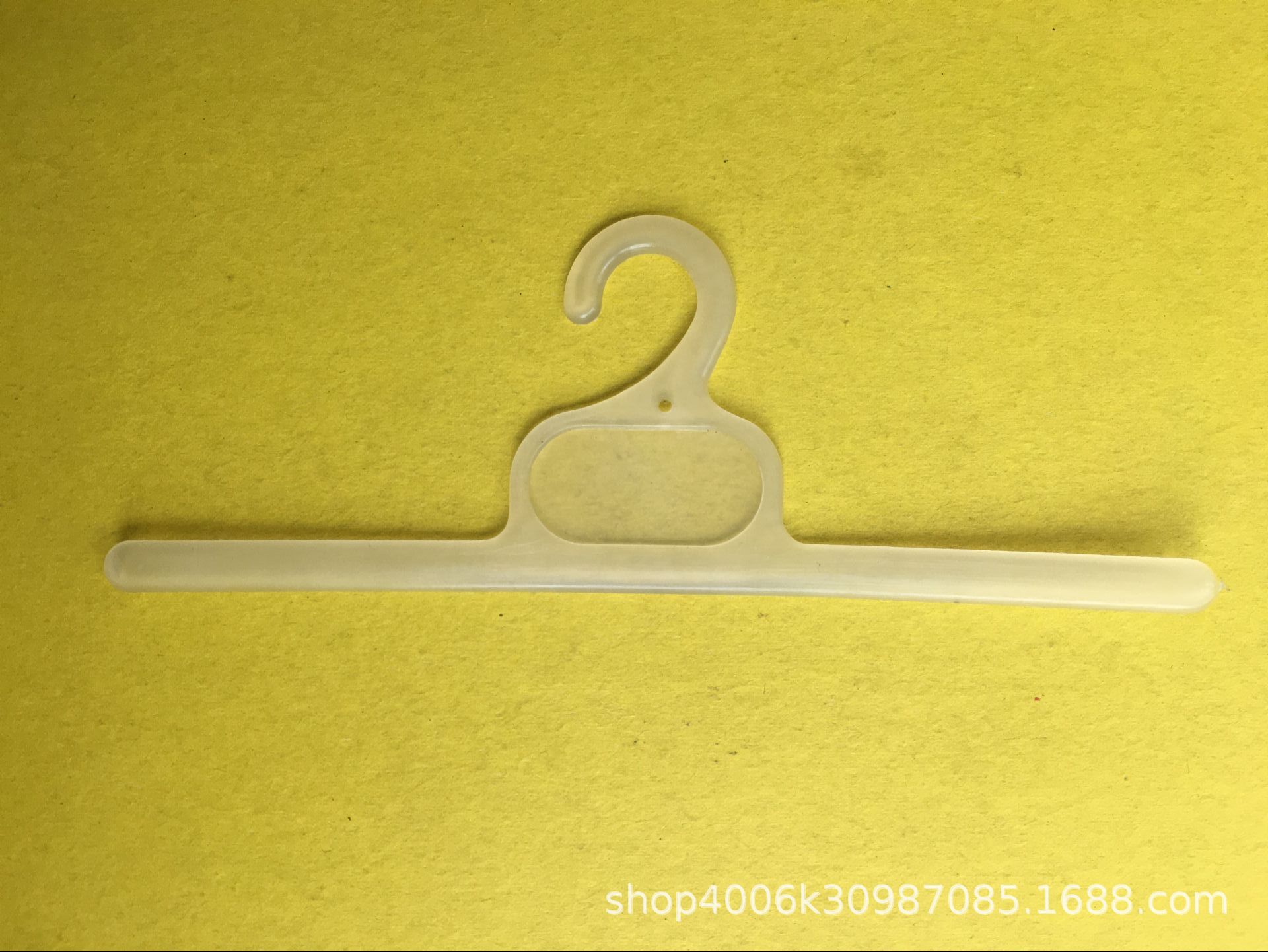 厂家定做各款大小贴标签码衣架挂钩.彩色纸牌卡挂钩包装盒子挂钩