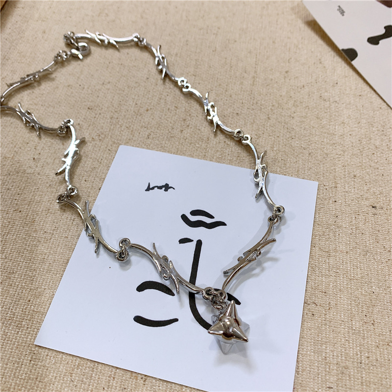 Européen Et Américain Personnalisé Conception Originale Jing Jian Sharp Creative Clavicule Chaîne Météore Marteau Pendentif Collier Frais display picture 6