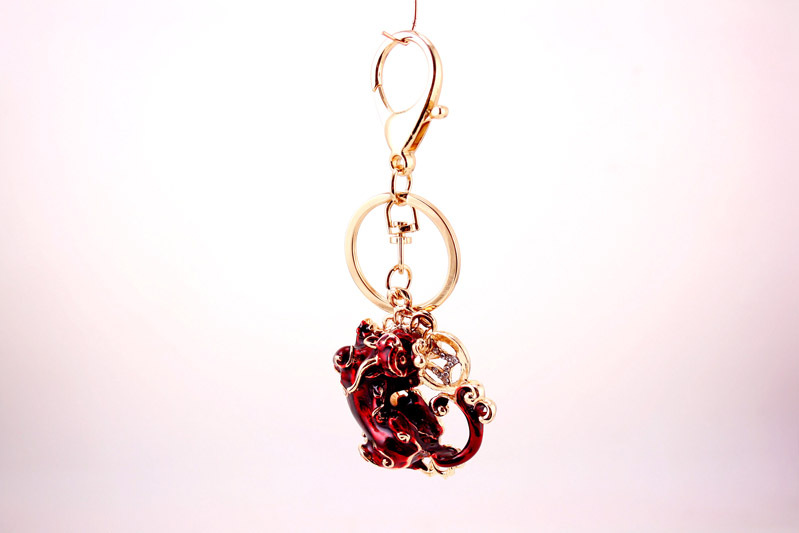 40g Weight Alloy, Metal Material Heart Pattern Unisex Gender Purple, Red, Blue, Gold Color Creative Diamond-studded Crystal Car Keychain 5