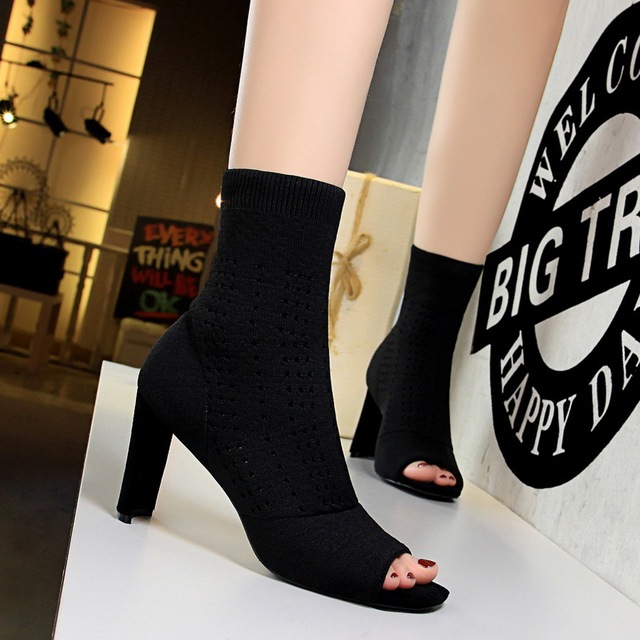 simple trend short tube thick heel high heel wool hollow square 