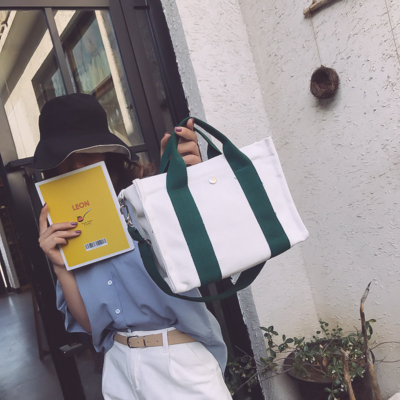 织带小方包模特