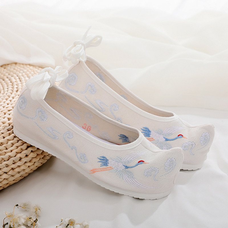 Fairy Chinese folk dance hanfu shoes ancientry lace-up shoes female spring wind become warped head shoe embroidered shoes nation
