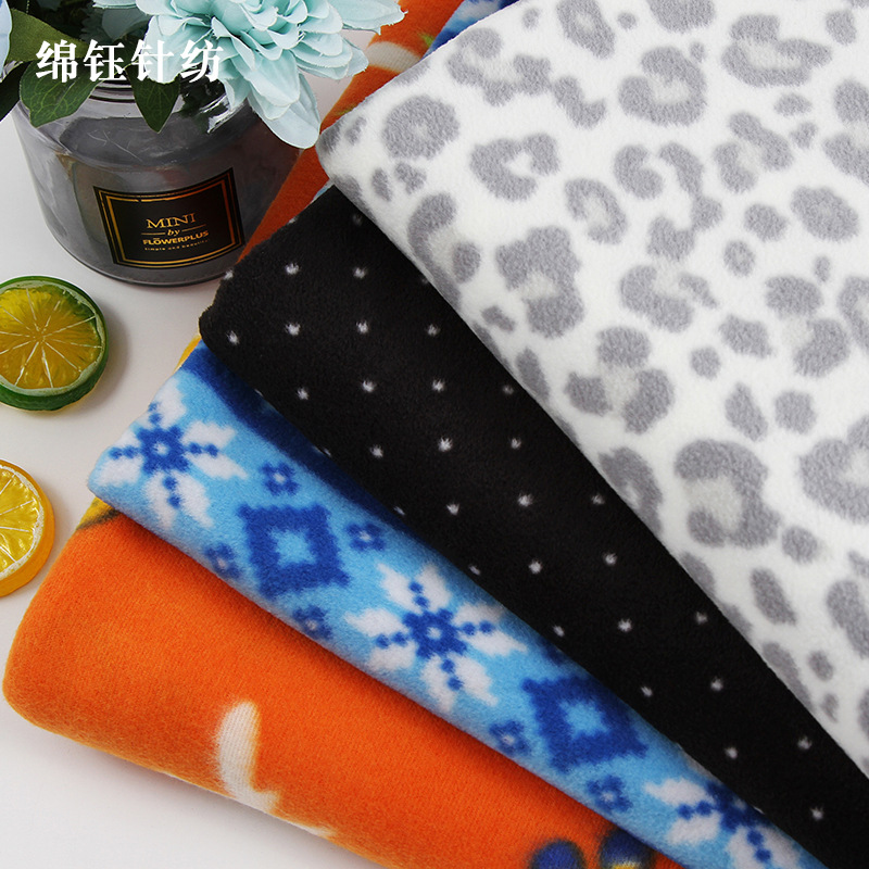 厂家供应细印花摇粒绒 多款印花短毛绒面料 休闲服睡衣家居服布料