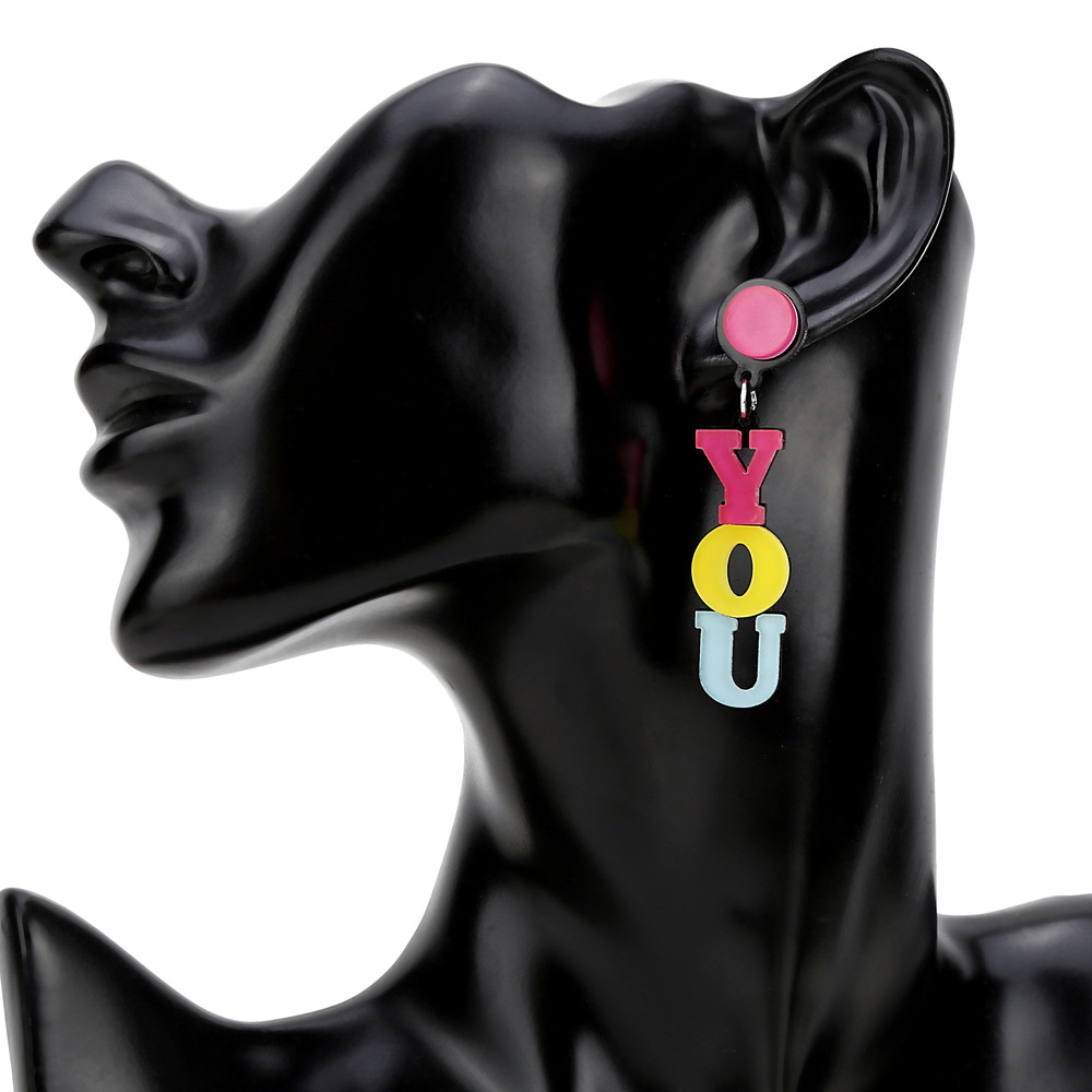 Nouvelle Mode Créative Couleur Amour Asymétrique Acrylique Boucles D&#39;oreilles Longues En Gros Nihaojewelry display picture 5