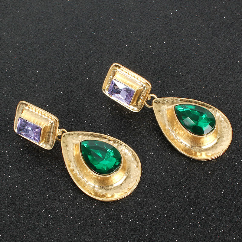 Simple Gold Drop Shaped Alloy Diamond Earrings display picture 2