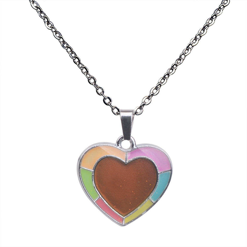 Collier Changeant De Couleur Pendentif Coeur Papillon Lumineux Fluorescent display picture 10