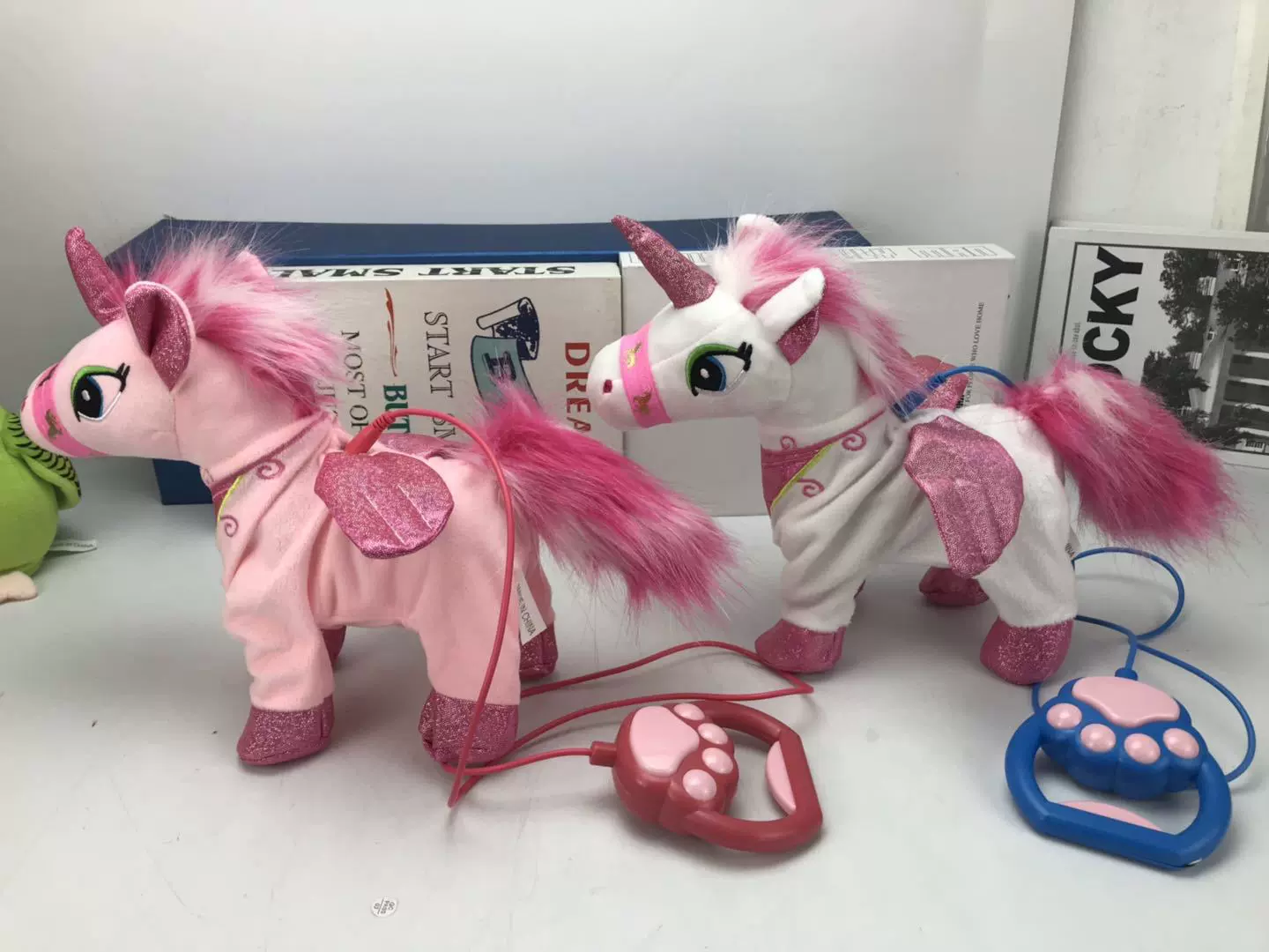 电动毛绒玩具马走路叫声牵绳马儿童礼物摆件玩偶抖音玩具电动玩具