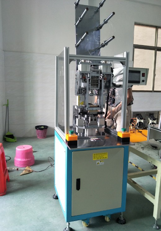 风扇骨架自动插针机IP-08变压器线圈钟表线圈磁保持继电器插针机