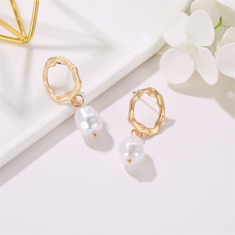 Hot Sale Irregular Geometric Wave Pearl Earrings Earrings Women Fashion Earrings Wholesale display picture 4