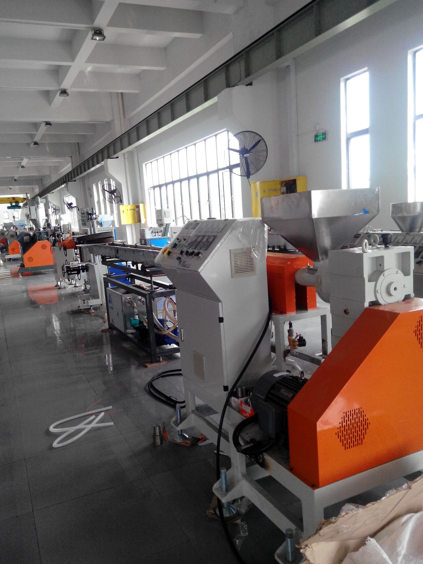 塑料挤出机 东莞燿安供应PE小管材押出机 PE小口径管材押出生产线