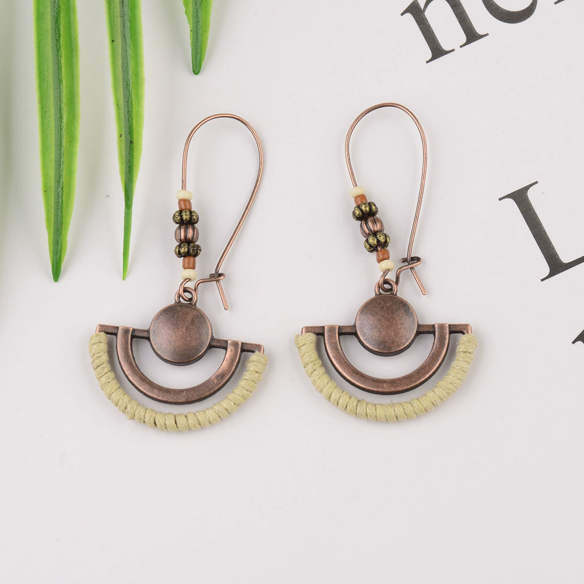 handmade этнические висячие серьги, сплав и хлопковый шнур, 5.5 см