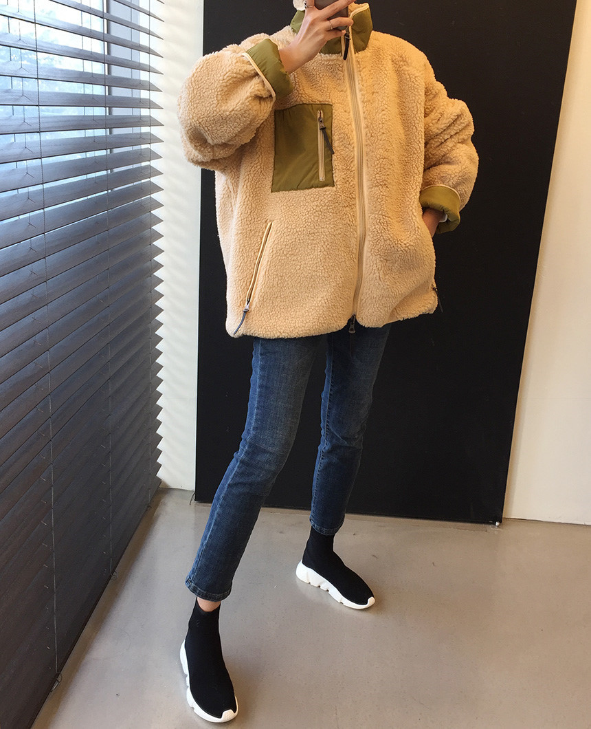 Women's Lamb Wool Coat With Pocket Detail And Stand Collar_voghion.com