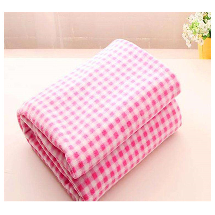 方形斑点纹毛毯