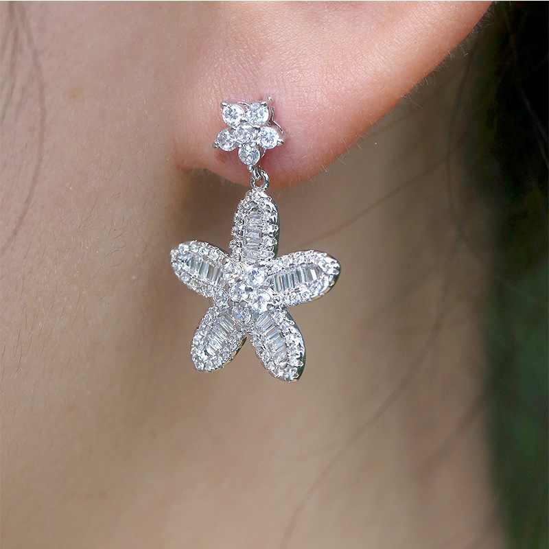 1 Pair Sweet Flower Inlay Copper Zircon Drop Earrings display picture 2