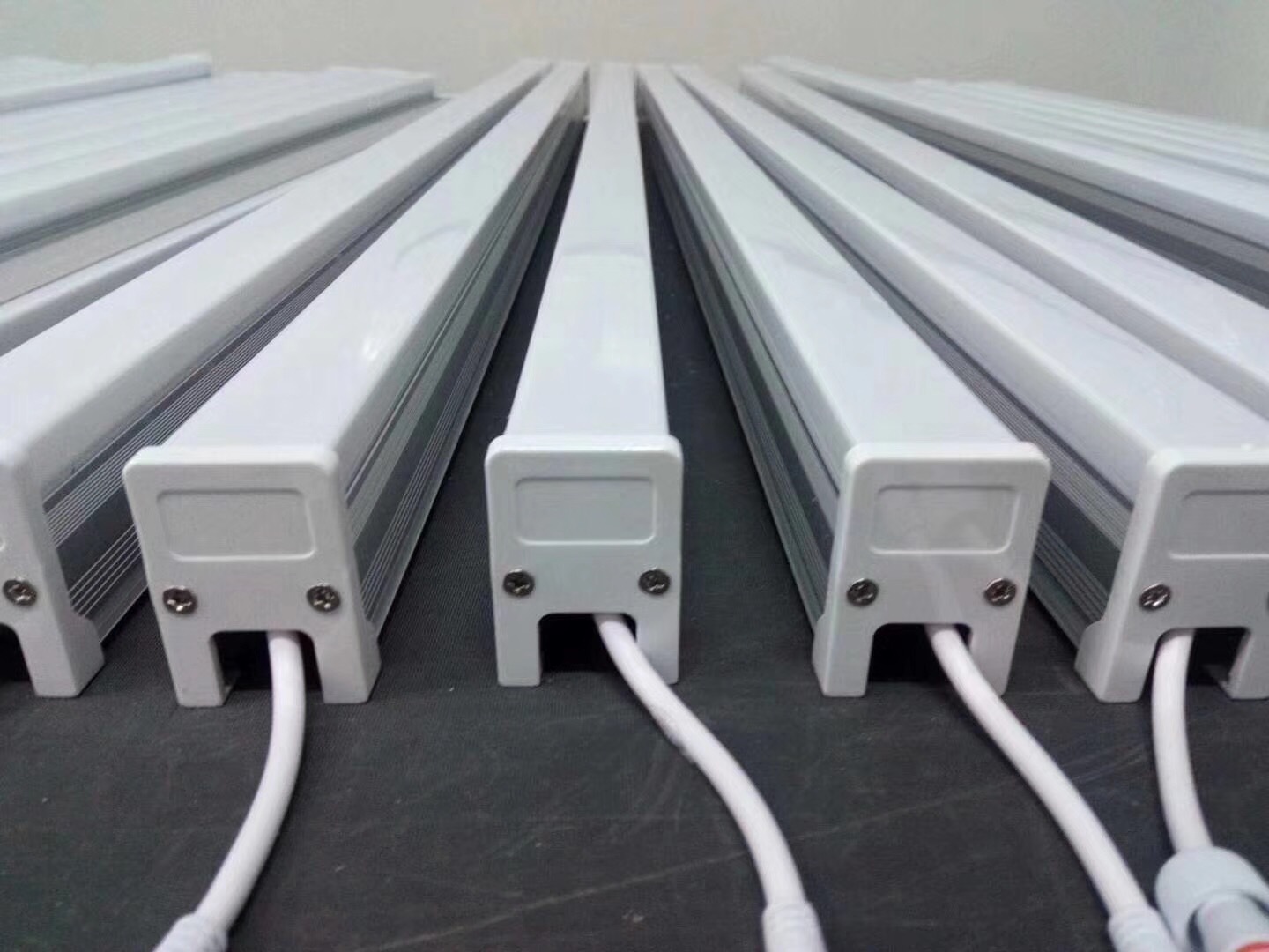 楼体亮化工程线型灯轮廓灯RGB线条灯DMX512外控线条灯LED线条灯-阿里巴巴