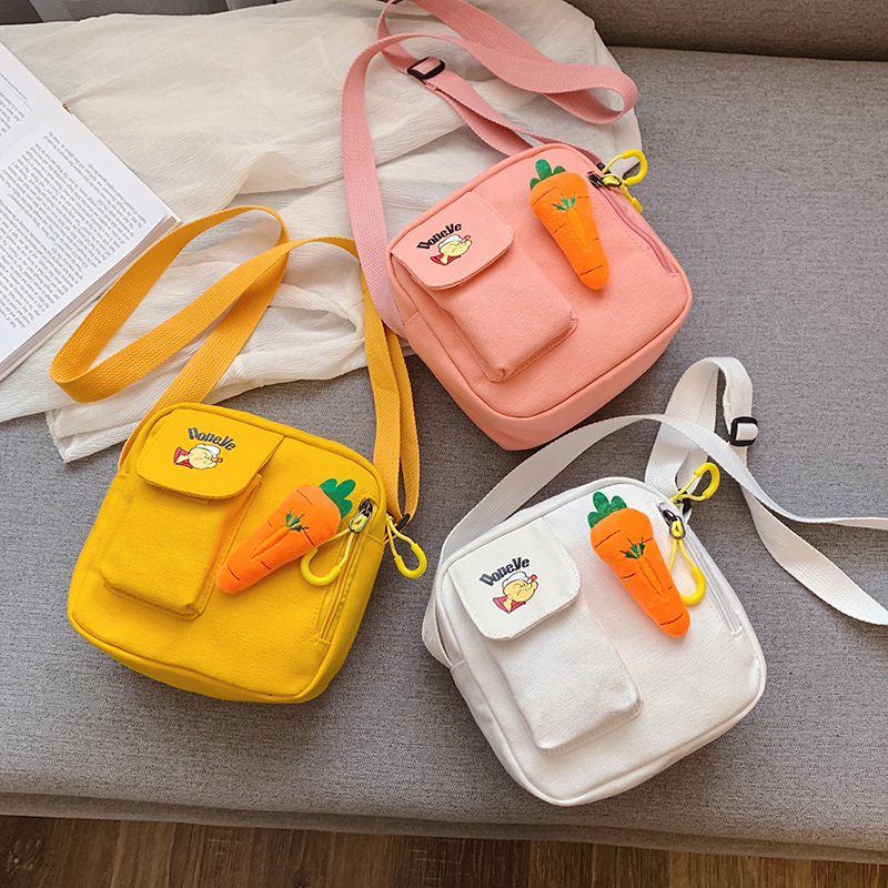 帆布單肩包女卡通可愛蘿蔔挂飾小包包2019秋季新款女士斜跨包批發