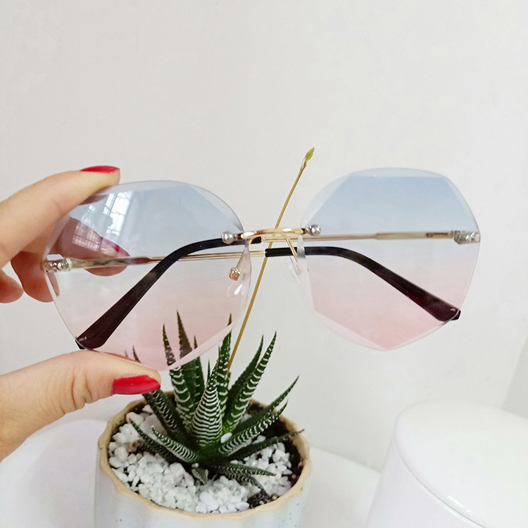 Polygon Trimmed Metal Frameless Copy Sunglasses Women's Marine Film Uv Protection New Sunglasses Wholesale Nihaojewelry display picture 4