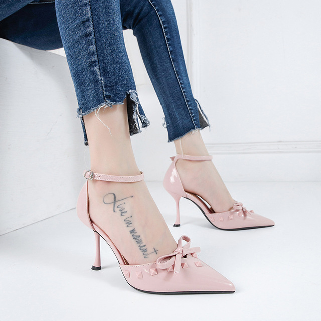 pointed rivets thin heels shallow mouths sandals butterfly-knotted 