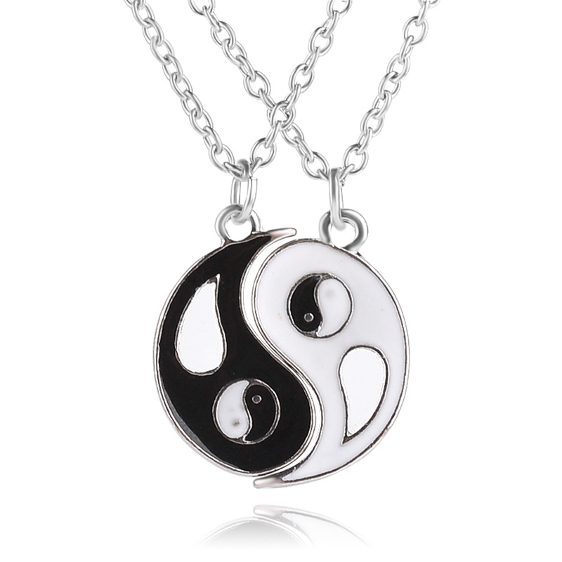 New Round Oil Drop Pendant Necklace Engraved Letters Best Friends Tai Chi Gossip Good Friend Necklace display picture 1