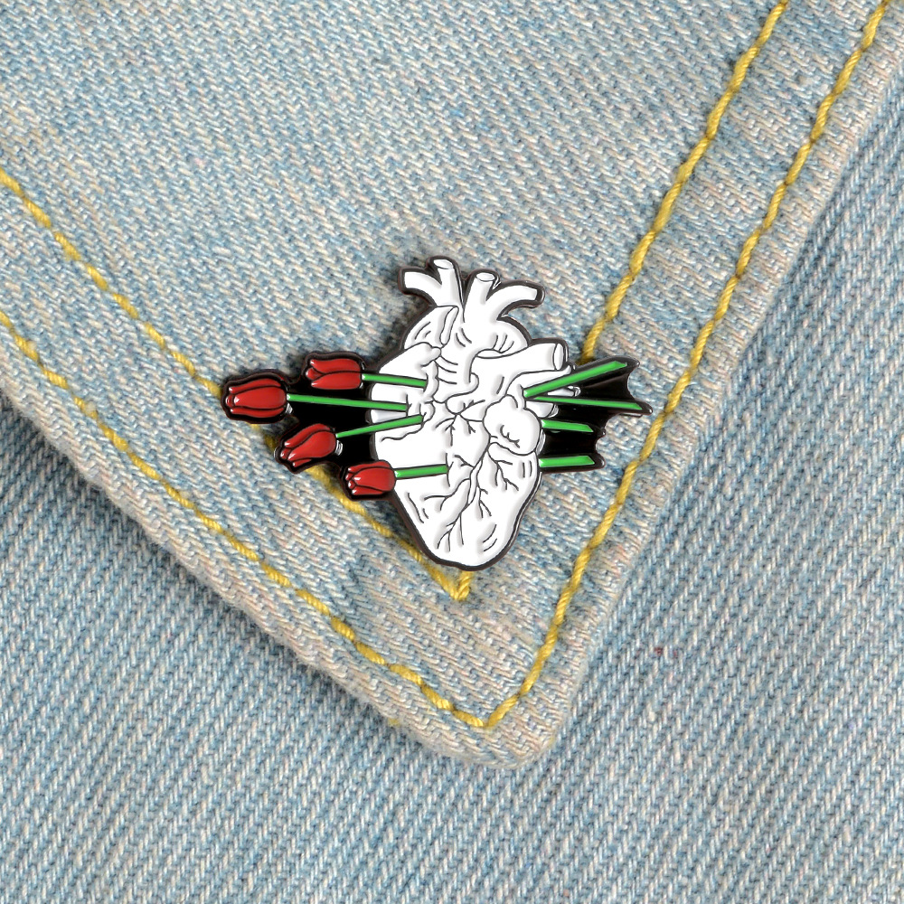 Broche De Aleación De Rosa En Forma De Corazón De Aceite De Goteo De Dibujos Animados De Moda display picture 1