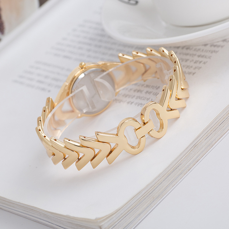 Rapporto qualità-prezzo Orologio con bracciale tempestato di diamanti per il tempo libero e alla moda, orologio da donna inglese digitale minimalista romano con acqua_voghion.com