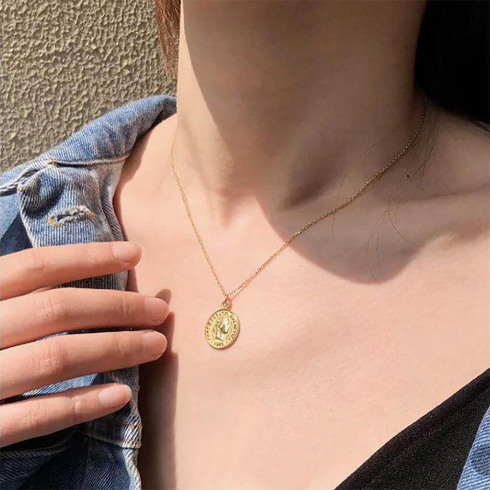 N6720 fashion Necklace Gold coin Coin Pendant The influx of people in Europe and America Cold Coin ins Long paragraph clavicle chain