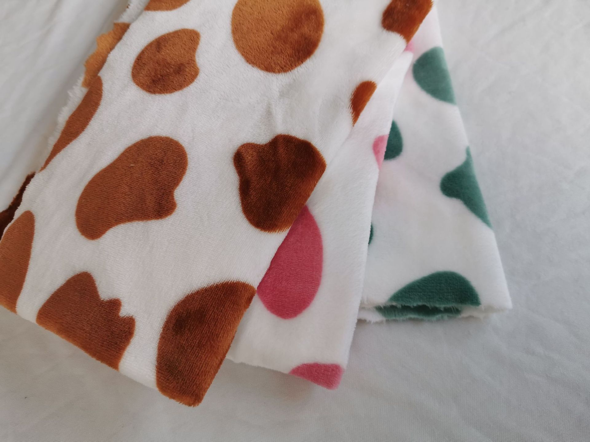 双面法兰绒印花 法莱绒奶牛斑现货 童装毛毯婴童绒布睡衣面料