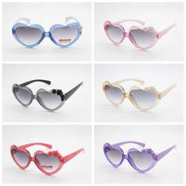 2020儿童新款掺闪粉桃心太阳镜有现货，女童太阳镜，UV400, 6色混