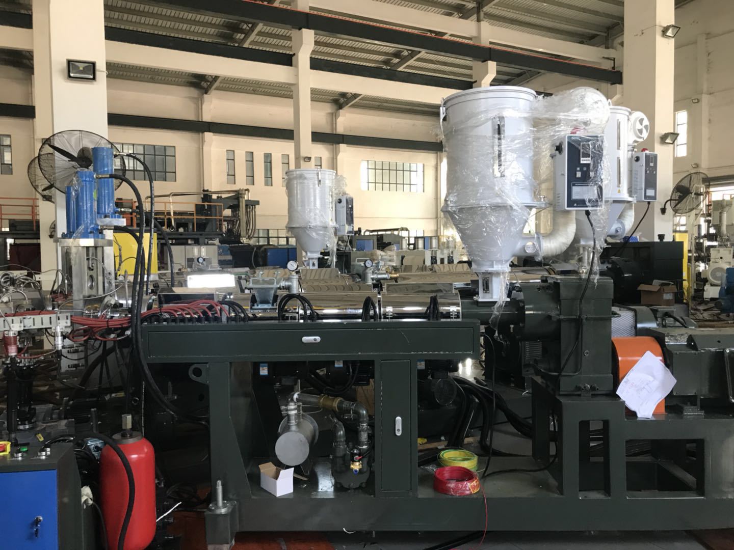 供应多层共挤机 pp塑胶片材设备 燿安塑机制造 产量高性能好