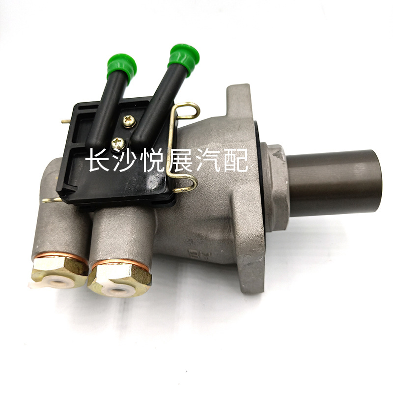 福田奧鈴捷運制動總泵1 拷貝