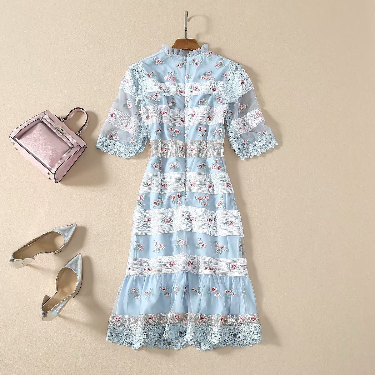 1219-05 珠片绣小花连衣裙码数SMLXL颜色蓝色杏粉色