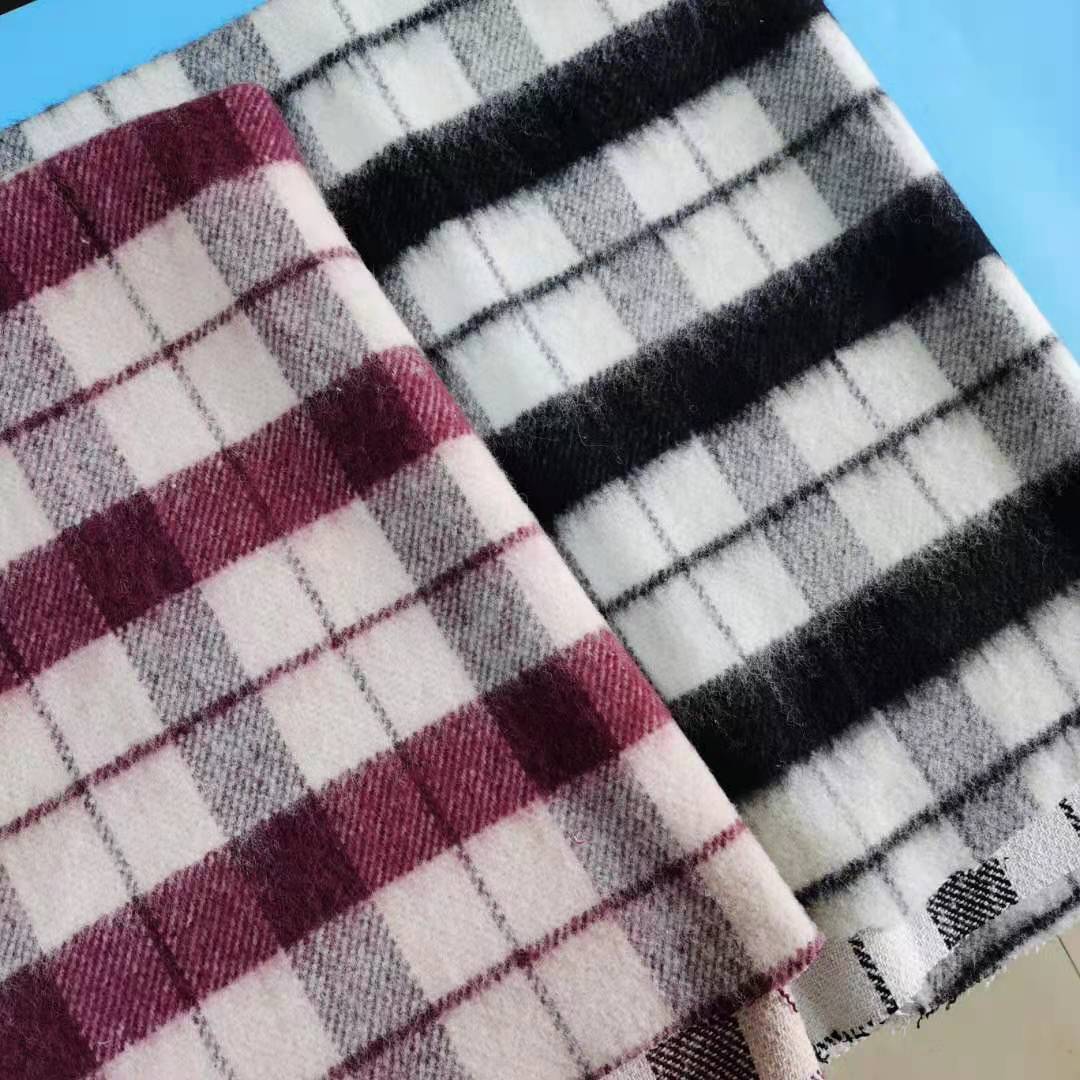 La Maomao red and white plaid black and white plaid Malaysia style…