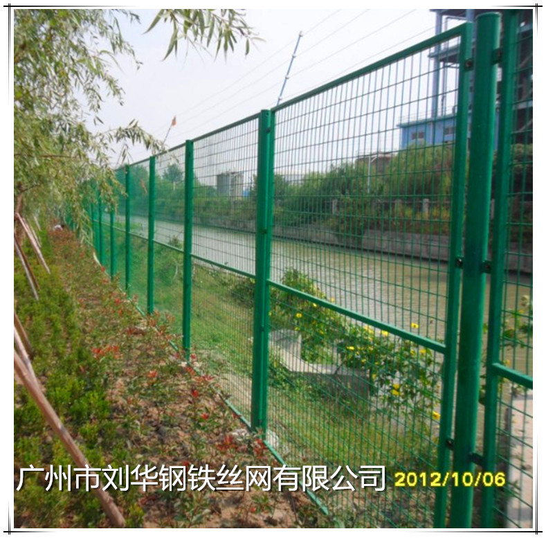 公路绿色双边丝护栏网 边框道路池塘隔离网 水库绿化交通隔离栅栏