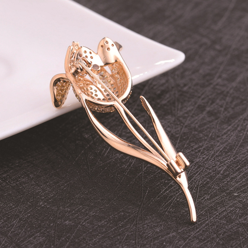 Elegant Rose Copper Women's Brooches display picture 3