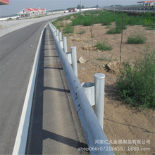 郑州仁久高速护栏 热镀锌防撞护栏板 护栏板价格波形梁护栏厂家
