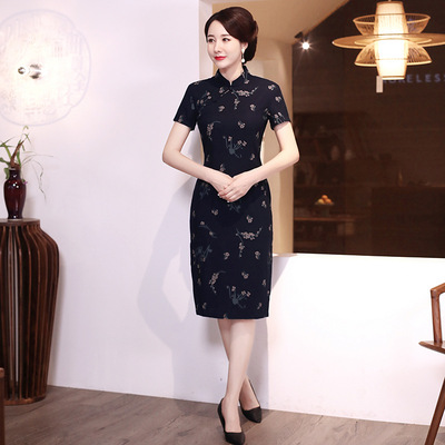 2021 Autumn new pattern Cotton and hemp Mid length version cheongsam Mom outfit Short sleeved Stand collar daily Improvement temperament Self cultivation cheongsam