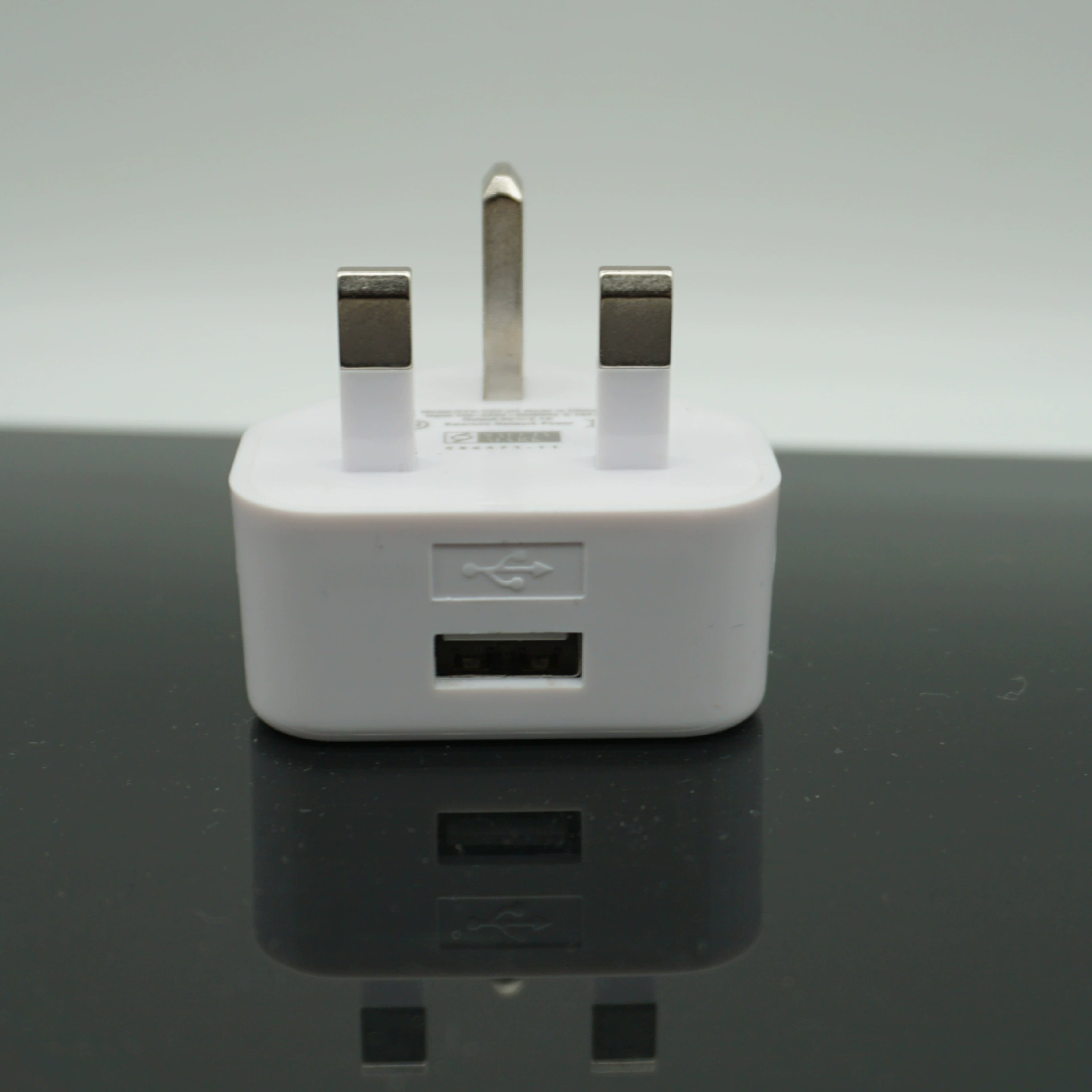 Глобальная внешняя зарядка British 5V2.1A Singapore USB, одноканальный British регулятор