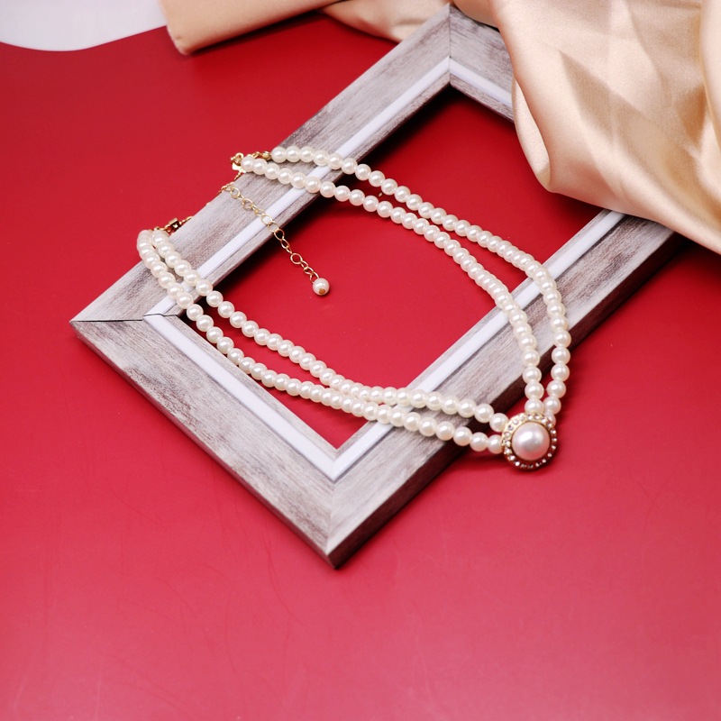 White Imitation Pearl Broken Diamond Pendant Pearl Necklace Neck Chain Short Paragraph Chain Dress Skirt Necklace display picture 4