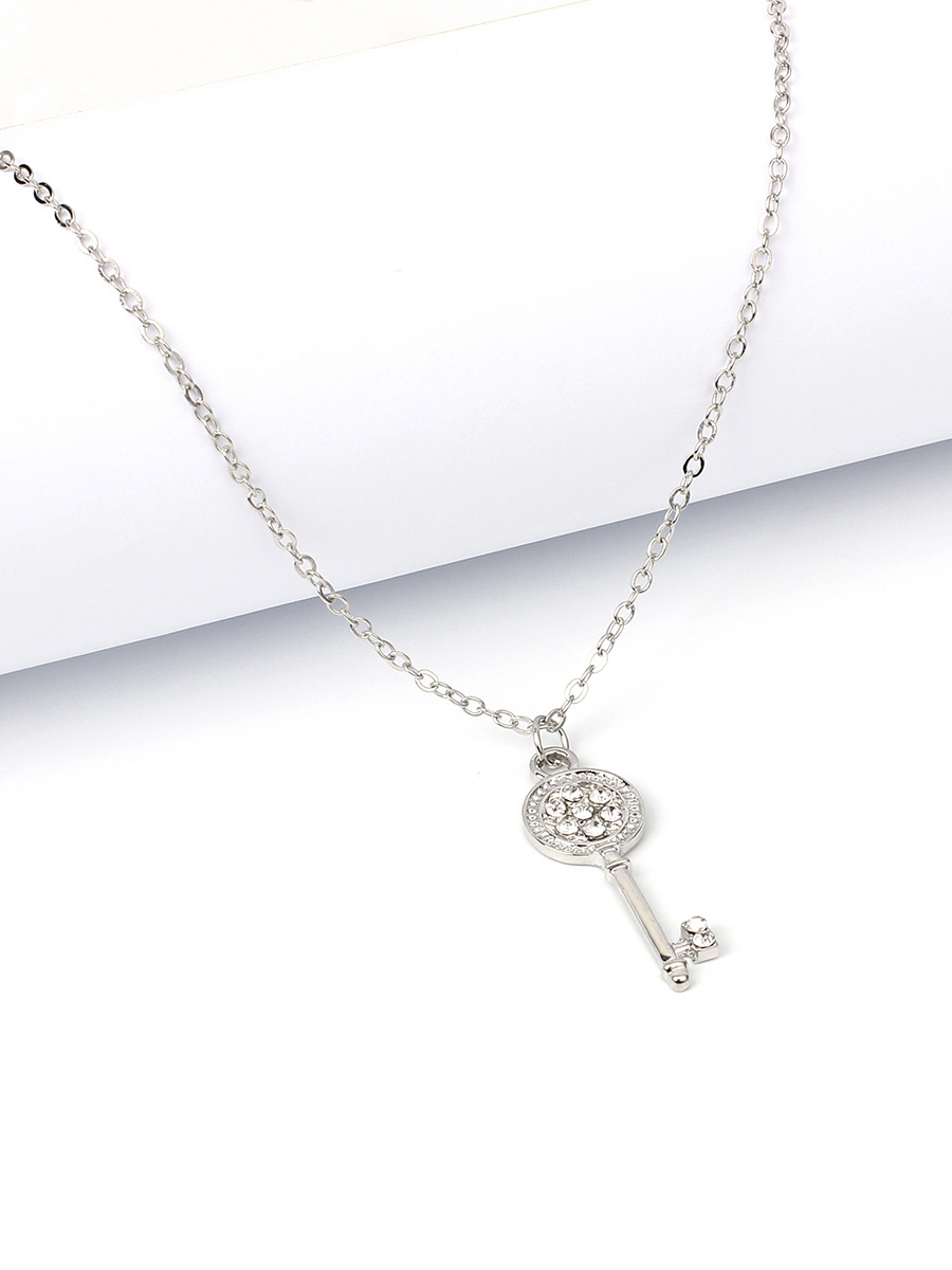 Hot Selling Fashion All-match Temperament Luxury Diamond Key Pendant Necklace display picture 4